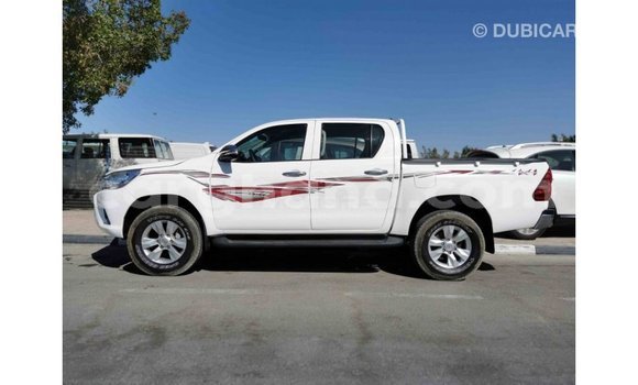 Sayi Imported Toyota Hilux White Mota in Import - Dubai a Ashanti Sayi Imported Toyota Hilux White Mota in Import - Dubai a Ashanti