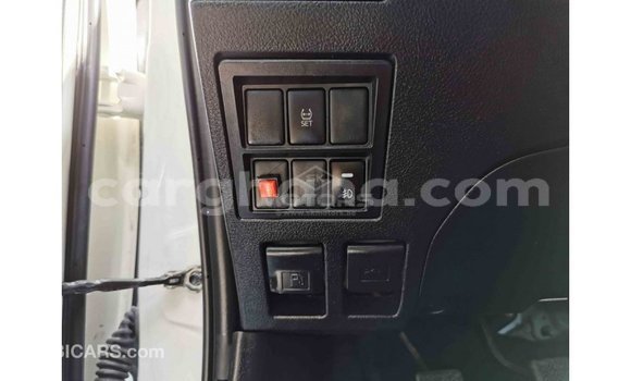 Sayi Imported Toyota Hilux White Mota in Import - Dubai a Ashanti Sayi Imported Toyota Hilux White Mota in Import - Dubai a Ashanti