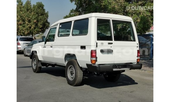 Ra Imported Toyota Land Cruiser funfun Ọkọ̀ in Import - Dubai ni Ashanti Ra Imported Toyota Land Cruiser funfun Ọkọ̀ in Import - Dubai ni Ashanti