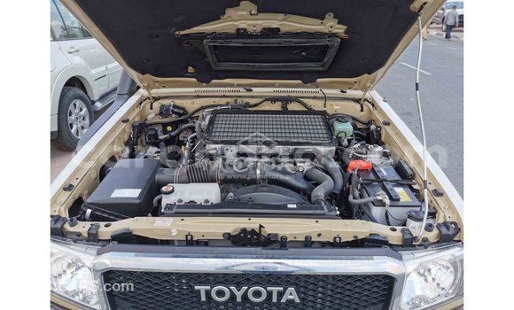 Buy Import Toyota Land Cruiser Beige Car in Import - Dubai in Ashanti Buy Import Toyota Land Cruiser Beige Car in Import - Dubai in Ashanti