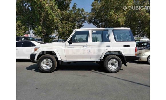 Buy Import Toyota Land Cruiser White Car in Import - Dubai in Ashanti Buy Import Toyota Land Cruiser White Car in Import - Dubai in Ashanti