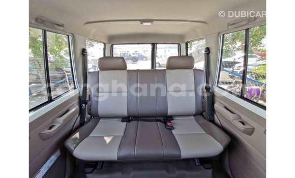 Buy Import Toyota Land Cruiser White Car in Import - Dubai in Ashanti Buy Import Toyota Land Cruiser White Car in Import - Dubai in Ashanti