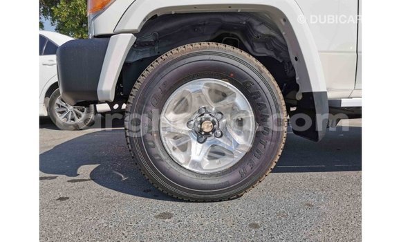 Buy Import Toyota Land Cruiser White Car in Import - Dubai in Ashanti Buy Import Toyota Land Cruiser White Car in Import - Dubai in Ashanti