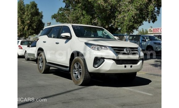 Sayi Imported Toyota Fortuner White Mota in Import - Dubai a Ashanti Sayi Imported Toyota Fortuner White Mota in Import - Dubai a Ashanti