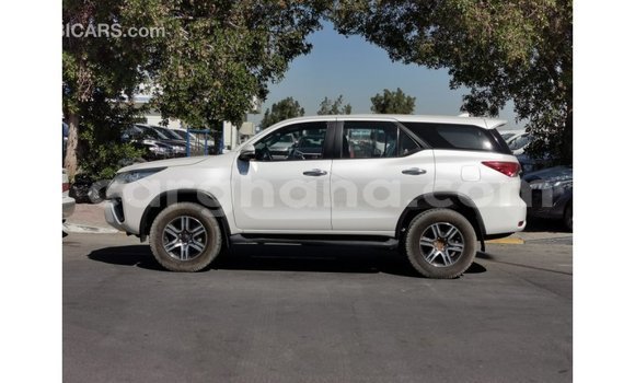 Sayi Imported Toyota Fortuner White Mota in Import - Dubai a Ashanti Sayi Imported Toyota Fortuner White Mota in Import - Dubai a Ashanti