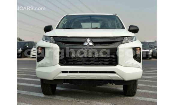 Buy Import Mitsubishi L200 White Car in Import - Dubai in Ashanti Buy Import Mitsubishi L200 White Car in Import - Dubai in Ashanti