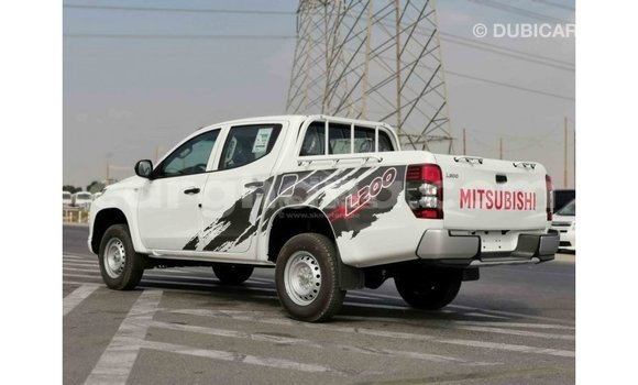 Buy Import Mitsubishi L200 White Car in Import - Dubai in Ashanti Buy Import Mitsubishi L200 White Car in Import - Dubai in Ashanti