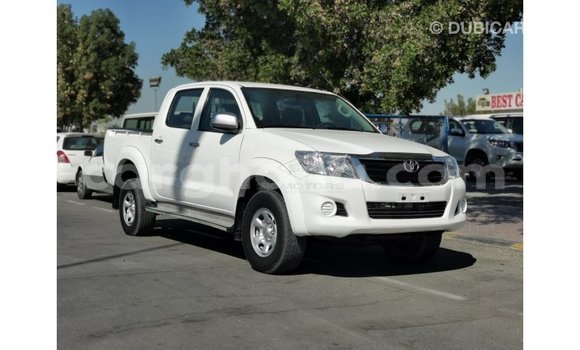 Sayi Imported Toyota Hilux White Mota in Import - Dubai a Ashanti Sayi Imported Toyota Hilux White Mota in Import - Dubai a Ashanti