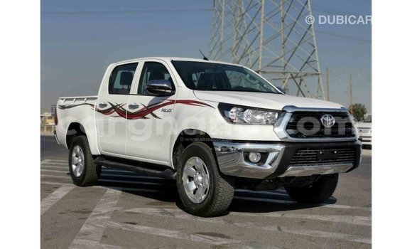 Sayi Imported Toyota Hilux White Mota in Import - Dubai a Ashanti Sayi Imported Toyota Hilux White Mota in Import - Dubai a Ashanti