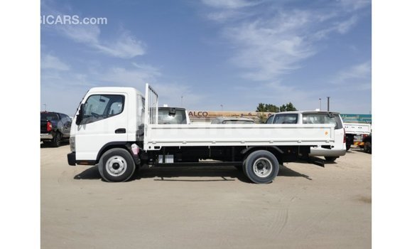 Ra Imported Mitsubishi Fuso funfun Ọkọ̀ akẹ́rù ńlá in Import - Dubai ni Ashanti Ra Imported Mitsubishi Fuso funfun Ọkọ̀ akẹ́rù ńlá in Import - Dubai ni Ashanti