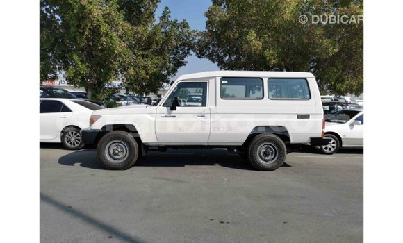 Buy Import Toyota Land Cruiser White Car in Import - Dubai in Ashanti Buy Import Toyota Land Cruiser White Car in Import - Dubai in Ashanti