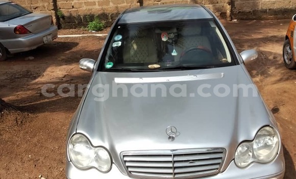 Sayi Na hannu Mercedes‒Benz C–Class Azurfa Mota in Accra a Greater Accra Sayi Na hannu Mercedes‒Benz C–Class Azurfa Mota in Accra a Greater Accra