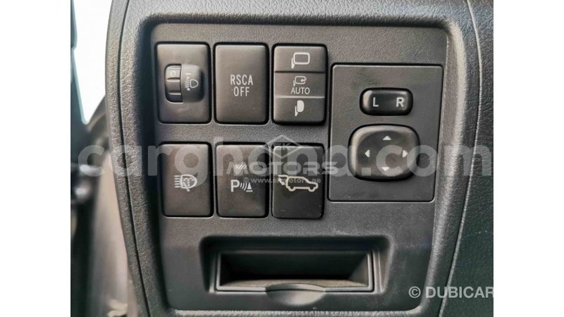 Big with watermark toyota land cruiser ashanti import dubai 14444