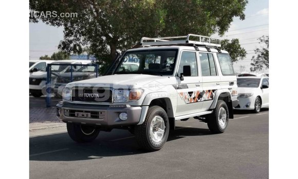Buy Import Toyota Land Cruiser White Car in Import - Dubai in Ashanti Buy Import Toyota Land Cruiser White Car in Import - Dubai in Ashanti