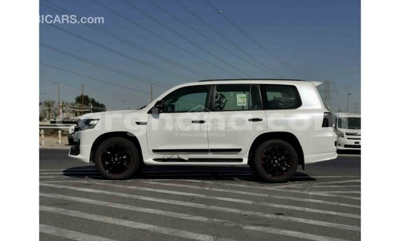 Buy Import Toyota Land Cruiser White Car in Import - Dubai in Ashanti Buy Import Toyota Land Cruiser White Car in Import - Dubai in Ashanti