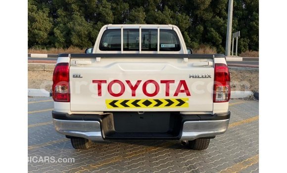 Sayi Imported Toyota Hilux White Mota in Import - Dubai a Ashanti Sayi Imported Toyota Hilux White Mota in Import - Dubai a Ashanti