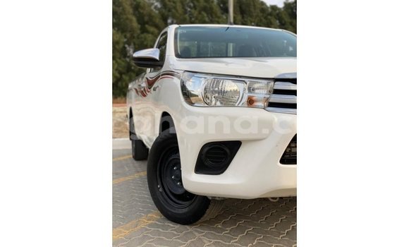 Sayi Imported Toyota Hilux White Mota in Import - Dubai a Ashanti Sayi Imported Toyota Hilux White Mota in Import - Dubai a Ashanti