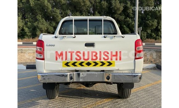 Sayi Imported Mitsubishi L200 White Mota in Import - Dubai a Ashanti Sayi Imported Mitsubishi L200 White Mota in Import - Dubai a Ashanti