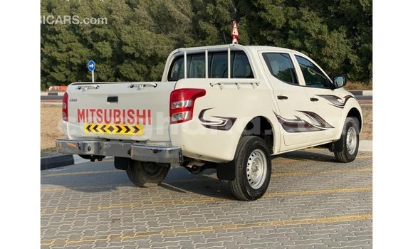 Sayi Imported Mitsubishi L200 White Mota in Import - Dubai a Ashanti Sayi Imported Mitsubishi L200 White Mota in Import - Dubai a Ashanti