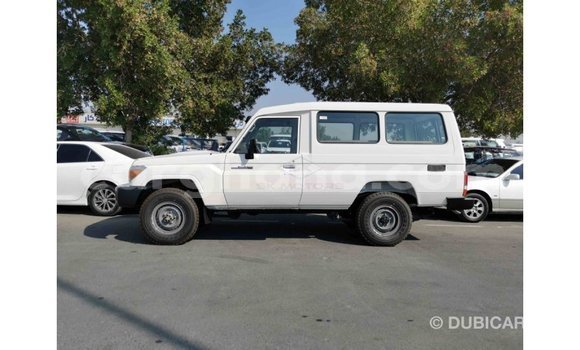 Sayi Imported Toyota Land Cruiser White Mota in Import - Dubai a Ashanti Sayi Imported Toyota Land Cruiser White Mota in Import - Dubai a Ashanti