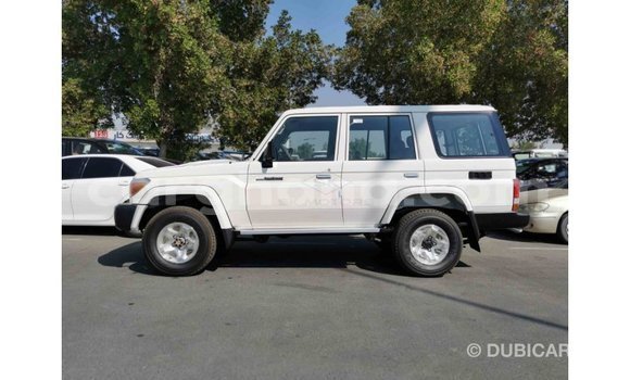 Buy Import Toyota Land Cruiser White Car in Import - Dubai in Ashanti Buy Import Toyota Land Cruiser White Car in Import - Dubai in Ashanti
