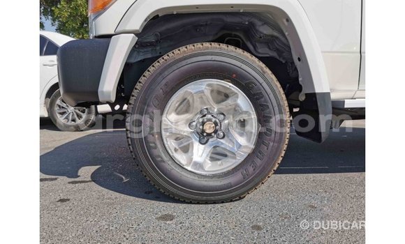 Buy Import Toyota Land Cruiser White Car in Import - Dubai in Ashanti Buy Import Toyota Land Cruiser White Car in Import - Dubai in Ashanti