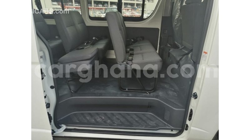 Big with watermark toyota hiace ashanti import dubai 14494