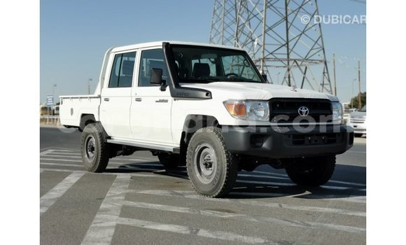 Sayi Imported Toyota Land Cruiser White Mota in Import - Dubai a Ashanti Sayi Imported Toyota Land Cruiser White Mota in Import - Dubai a Ashanti