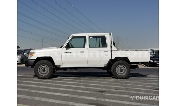 Sayi Imported Toyota Land Cruiser White Mota in Import - Dubai a Ashanti Sayi Imported Toyota Land Cruiser White Mota in Import - Dubai a Ashanti