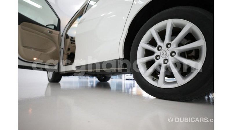 Big with watermark toyota previa ashanti import dubai 14520