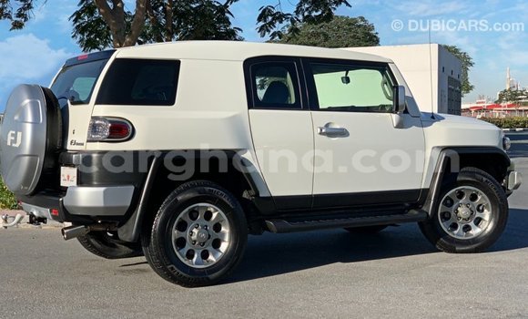 Buy Import Toyota FJ Cruiser White Car in Import - Dubai in Ashanti Buy Import Toyota FJ Cruiser White Car in Import - Dubai in Ashanti