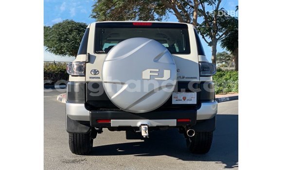 Buy Import Toyota FJ Cruiser White Car in Import - Dubai in Ashanti Buy Import Toyota FJ Cruiser White Car in Import - Dubai in Ashanti
