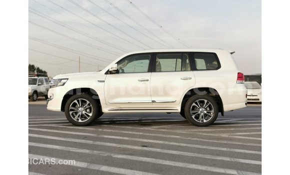 Ra Imported Toyota Land Cruiser funfun Ọkọ̀ in Import - Dubai ni Ashanti Ra Imported Toyota Land Cruiser funfun Ọkọ̀ in Import - Dubai ni Ashanti