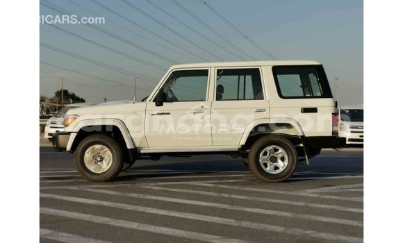 Sayi Imported Toyota Land Cruiser White Mota in Import - Dubai a Ashanti Sayi Imported Toyota Land Cruiser White Mota in Import - Dubai a Ashanti