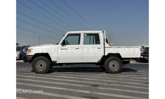 Ra Imported Toyota Land Cruiser funfun Ọkọ̀ in Import - Dubai ni Ashanti Ra Imported Toyota Land Cruiser funfun Ọkọ̀ in Import - Dubai ni Ashanti