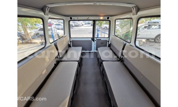 Sayi Imported Toyota Land Cruiser White Mota in Import - Dubai a Ashanti Sayi Imported Toyota Land Cruiser White Mota in Import - Dubai a Ashanti