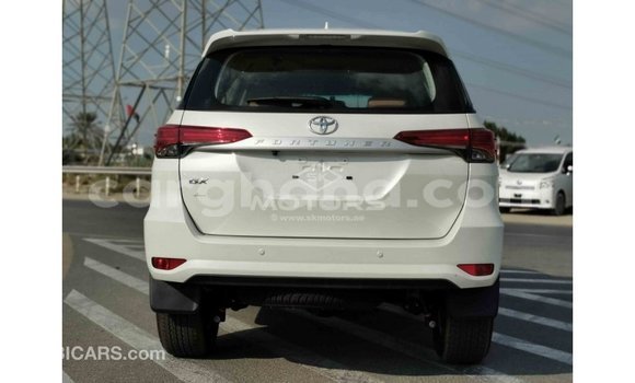 Sayi Imported Toyota Fortuner White Mota in Import - Dubai a Ashanti Sayi Imported Toyota Fortuner White Mota in Import - Dubai a Ashanti