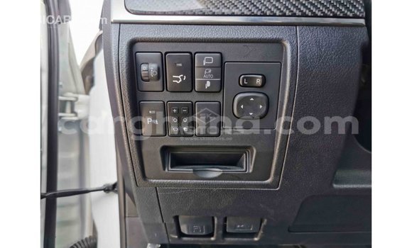 Buy Import Toyota Land Cruiser White Car in Import - Dubai in Ashanti Buy Import Toyota Land Cruiser White Car in Import - Dubai in Ashanti