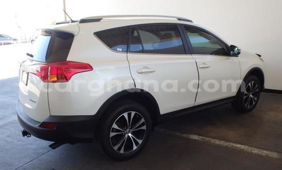 Sayi Na hannu Toyota RAV4 White Mota in Accra a Greater Accra Sayi Na hannu Toyota RAV4 White Mota in Accra a Greater Accra