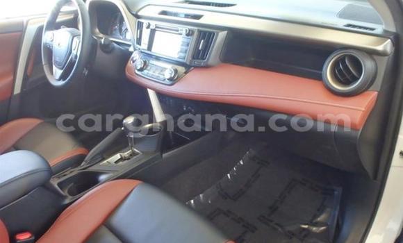 Sayi Na hannu Toyota RAV4 White Mota in Accra a Greater Accra Sayi Na hannu Toyota RAV4 White Mota in Accra a Greater Accra
