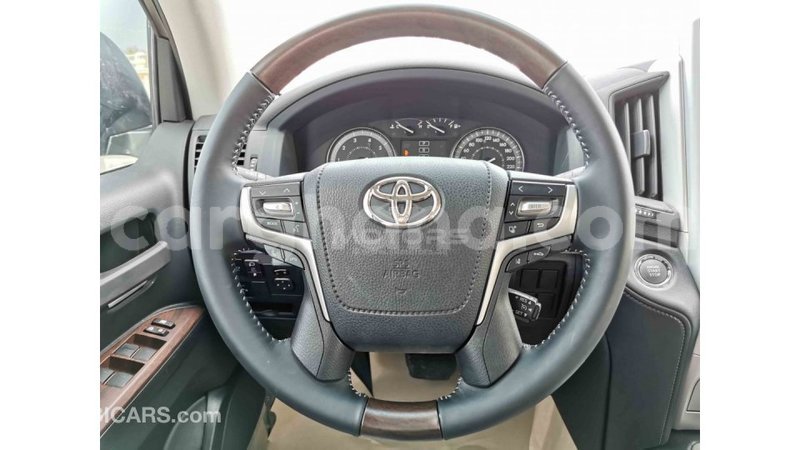 Big with watermark toyota land cruiser ashanti import dubai 14603