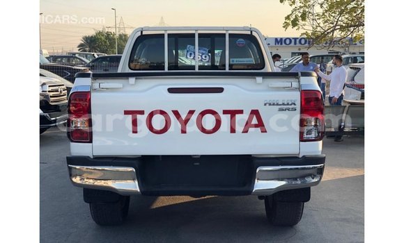 Sayi Imported Toyota Hilux White Mota in Import - Dubai a Ashanti Sayi Imported Toyota Hilux White Mota in Import - Dubai a Ashanti