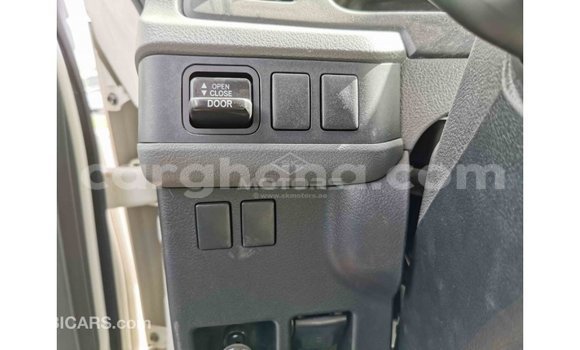 Ra Imported Toyota Coaster funfun Ọkọ̀ in Import - Dubai ni Ashanti Ra Imported Toyota Coaster funfun Ọkọ̀ in Import - Dubai ni Ashanti