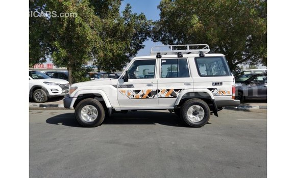 Sayi Imported Toyota Land Cruiser White Mota in Import - Dubai a Ashanti Sayi Imported Toyota Land Cruiser White Mota in Import - Dubai a Ashanti