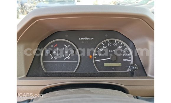 Sayi Imported Toyota Land Cruiser White Mota in Import - Dubai a Ashanti Sayi Imported Toyota Land Cruiser White Mota in Import - Dubai a Ashanti
