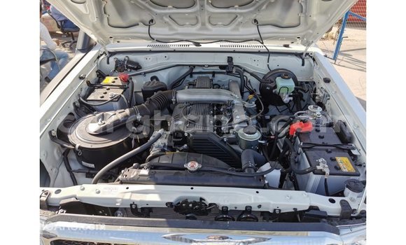 Sayi Imported Toyota Land Cruiser White Mota in Import - Dubai a Ashanti Sayi Imported Toyota Land Cruiser White Mota in Import - Dubai a Ashanti