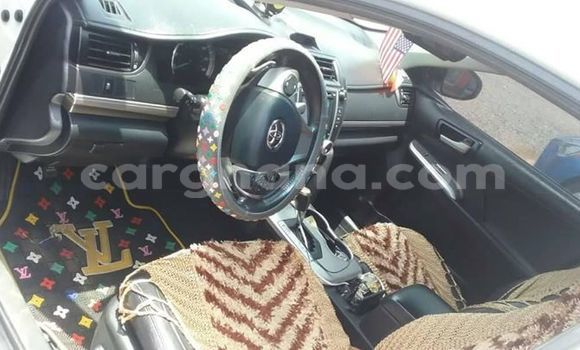 Sayi Na hannu Toyota Camry White Mota in Accra a Greater Accra Sayi Na hannu Toyota Camry White Mota in Accra a Greater Accra