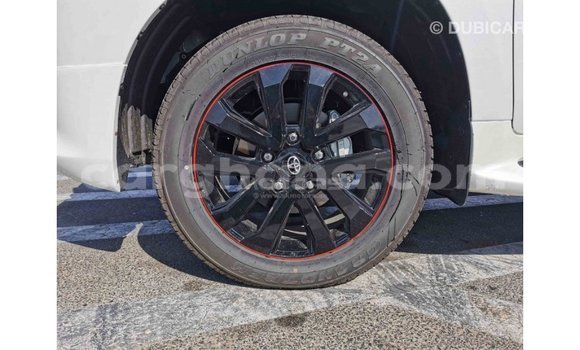 Sayi Imported Toyota Land Cruiser White Mota in Import - Dubai a Ashanti Sayi Imported Toyota Land Cruiser White Mota in Import - Dubai a Ashanti