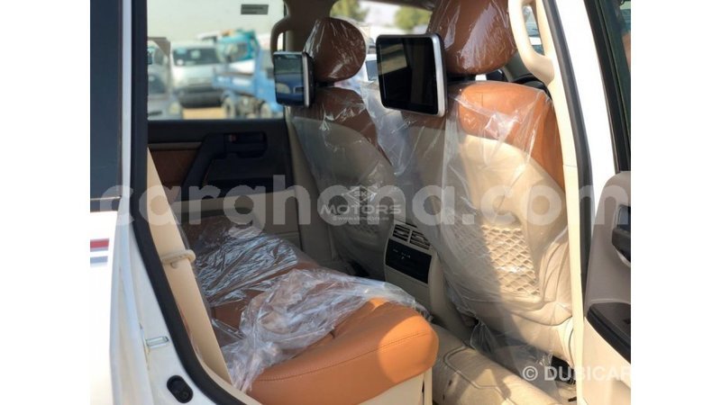 Big with watermark toyota land cruiser ashanti import dubai 14685