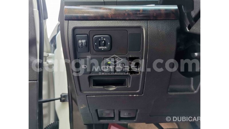 Big with watermark toyota land cruiser ashanti import dubai 14714